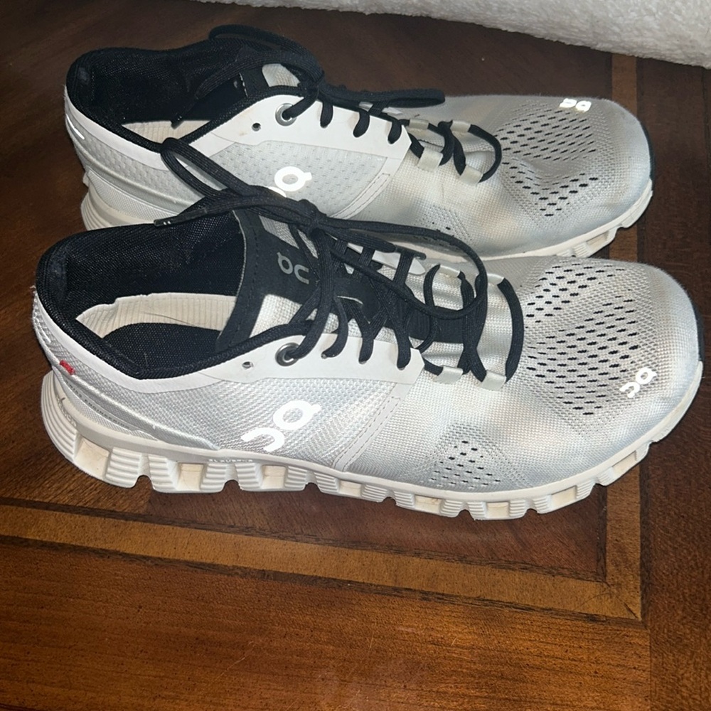 ON Running Cloud X white black size 7.5